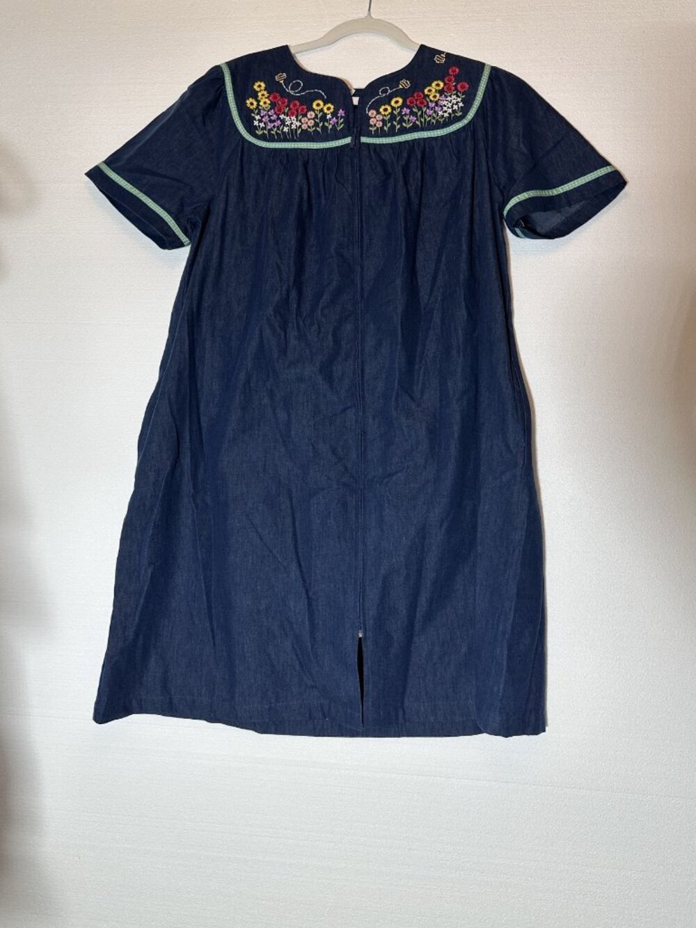 Go Softly NEW Cotton Chambray Patio House Dress M Embroidered Floral Bee